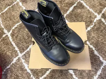 닥터마틴 1460 8홀 부츠 UK8