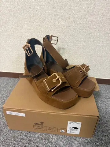 브라운 스웨이드 플랫폼 샌들 M