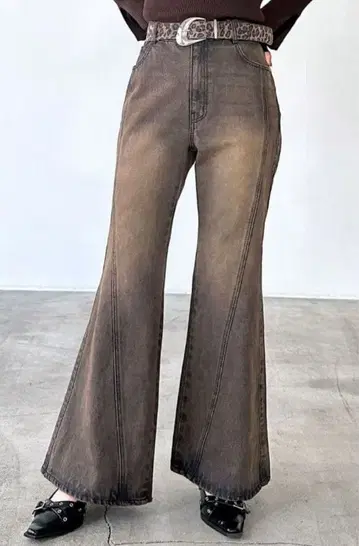 PAGEBOY 슬림 레그 플레어 데님 [ 완판템 브라운 ] [ XS ]