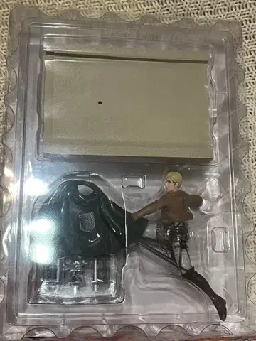 진격의 거인 엘빈 피규어