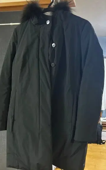 꼼사데모드 퍼 포함 롱 다운 자켓 블랙