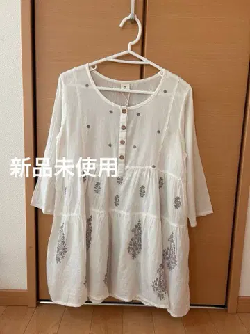 n. 자수 장식 화이트 7부 소매 셔츠 블라우스