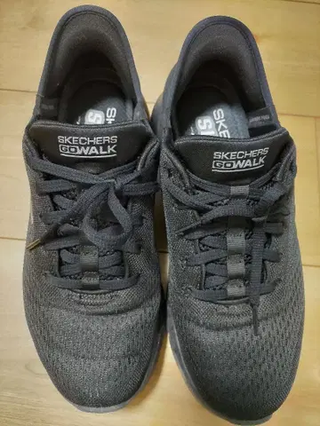 SKECHERS GOWALK 블랙 스니커즈
