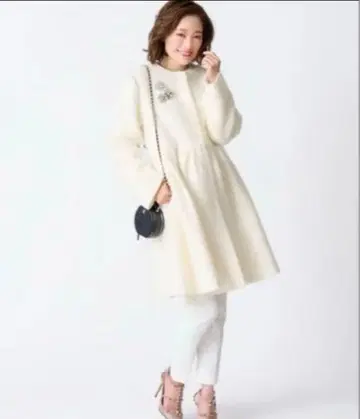 [택 포함 새상품] Chesty 체스티 모헤어 비쥬 코트 화이트