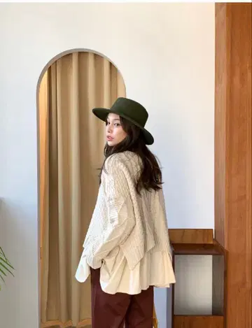 아이보리 케이블 니트