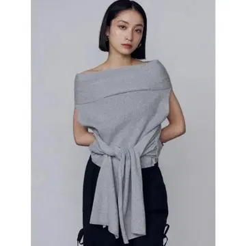 EMODA 그레이 오프숄더 니트탑