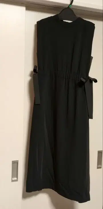 블랙 슬리브리스 롱 원피스