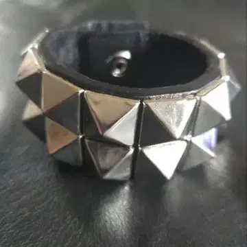 피라미드 스터드 가죽 리스트 밴드 2ROW