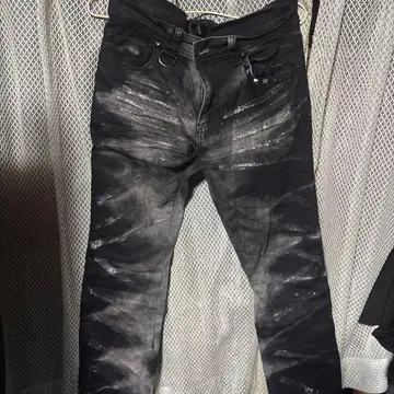 THE BLACK GENE 스터드 장식 블랙 데님