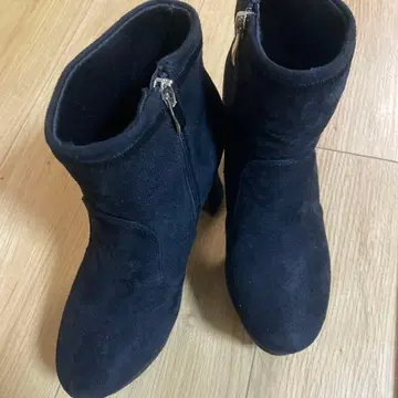 Novelist 블랙 스웨이드 숏부츠