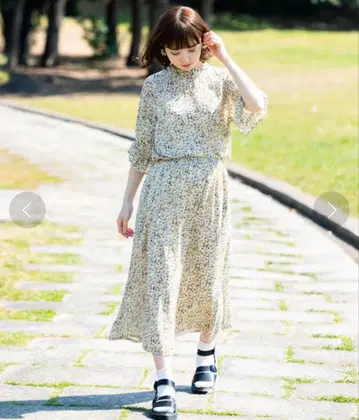 crisp 플라워 프릴 블라우스 / 플라워 머메이드 스커트