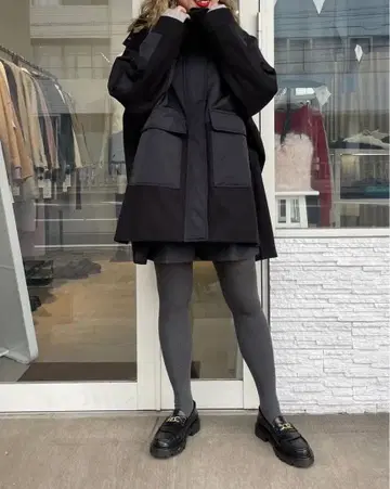 세치아 블랙 후드 부착 모즈 코트