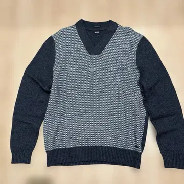 BOSS 클리닝 완료 V넥 니트