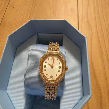 와타나베 쇼타 착용 시계 스와로브스키 손목시계