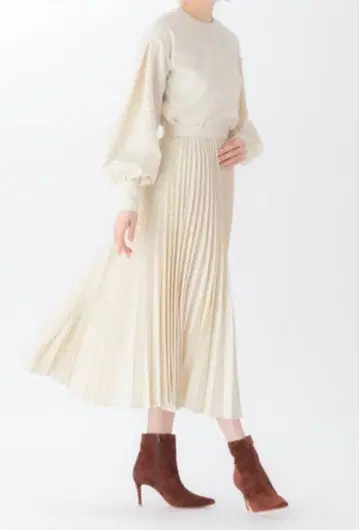 [ 트루 바이 마리코 오이카와 ] 새상품급 플리츠 스커트