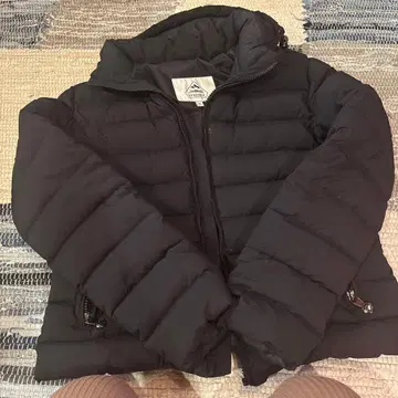 PYRENEX 블랙 다운 자켓 38