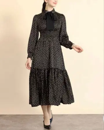 FENNEL 블랙 도트 무늬 리본 포함 원피스 정가 26,000엔