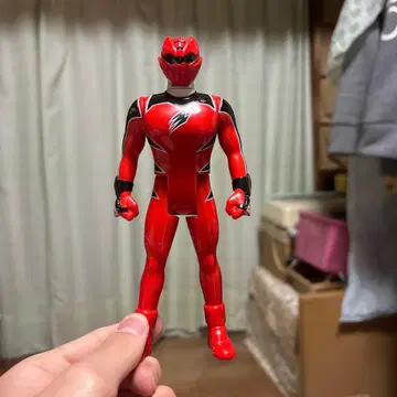 빨간색 슈퍼전대 히어로 피규어