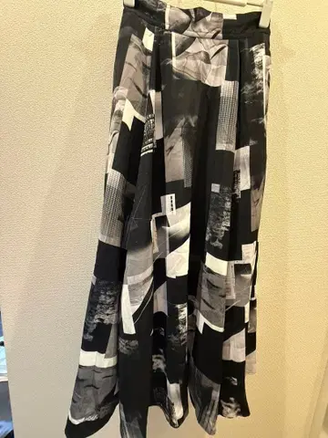 HARE 하레 포토 콜라주 스커트 블랙