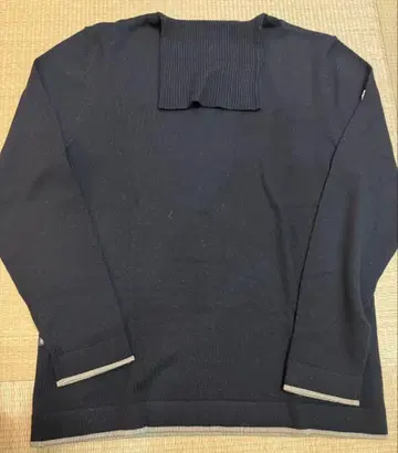 VICTORINOX 파이핑 터틀넥 니트 사이즈 M 상당