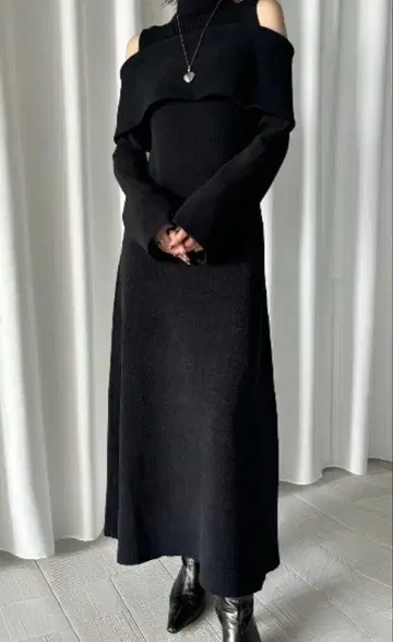 AMERI UND OFF SHOULDER KNIT DRESS