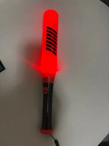 iKON 빨간색 배트형 응원봉