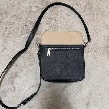 tk.TAKEO KIKUCHI 숄더백 블랙/베이지