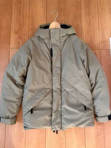 저널 스탠다드 카키 후드 부착 점퍼