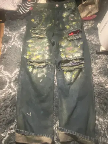 BASKETCASE GALLERY 페인트 가공 데미지 데님 청바지