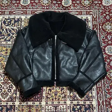 MURUA 오버 칼라 숏 페이크 무스탕 블랙