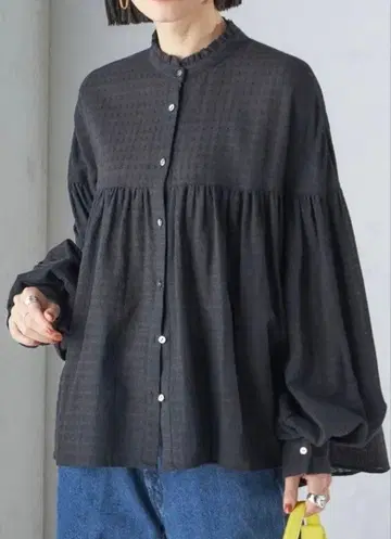 [ 가격 인하 ] SHIPS 스탠드 프릴 볼륨 블라우스 블랙