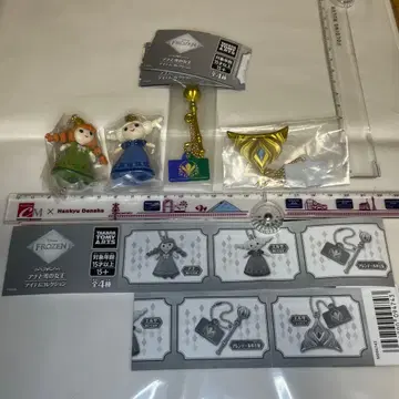 가챠 겨울왕국 아이템 컬렉션의 총 4개 컴프 세트입니다.