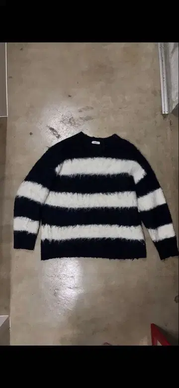 네이비 화이트 보더 니트 스웨터