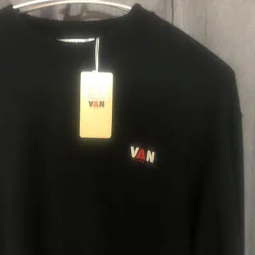 VAN 블랙 긴팔 티셔츠