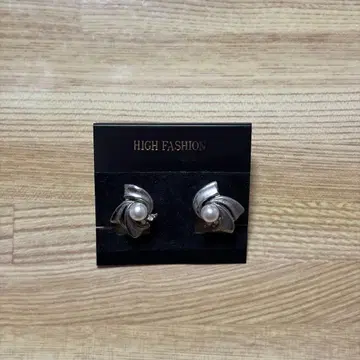 HIGH FASHION 실버 귀찌