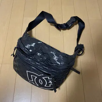 DC 남성용 숄더백