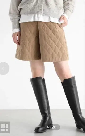 [ 미사용 새상품 ] 퀼팅 벨로아 하프 팬츠