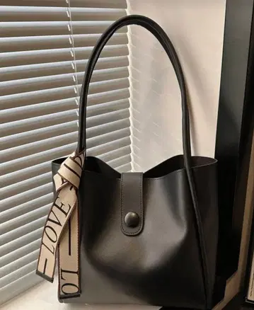 블랙 토트백 리본 포함