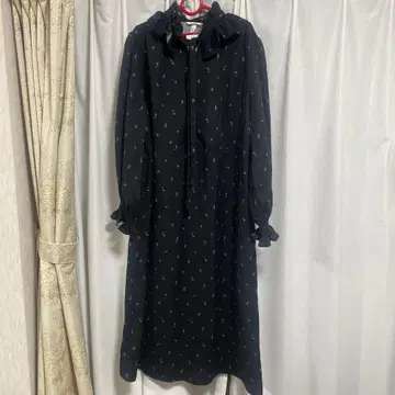 H&M 프릴 칼라 원피스 L 사이즈