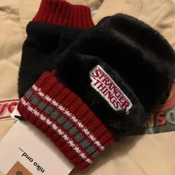 니코앤드 - 스트레인저 싱스 암워머 장갑