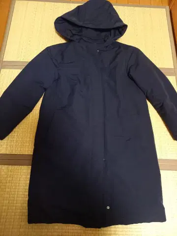 유니클로 심리스 네이비 다운 자켓 후드 부착