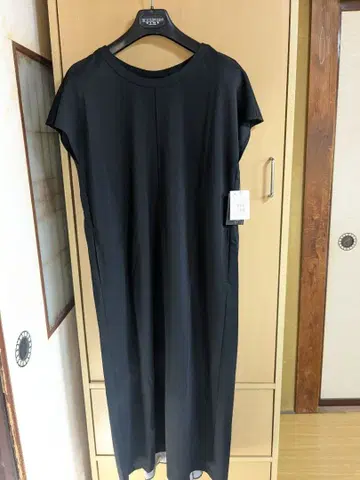 Aja 블랙 백 오픈 원피스