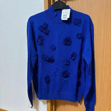 페넬 플라워 모티브 니트