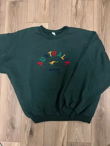 [ 구제 의류 ] 호주 자수 다크 그린 맨투맨 1월 3일까지 판매