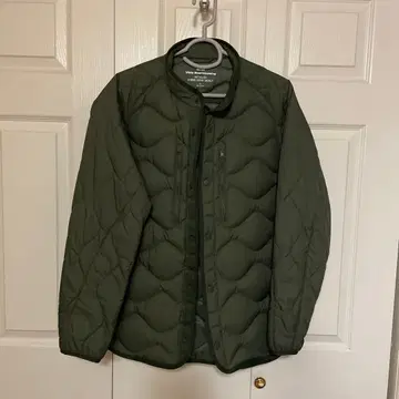 유니클로 화이트 마운티니어링 리사이클 하이브리드 다운 자켓 M