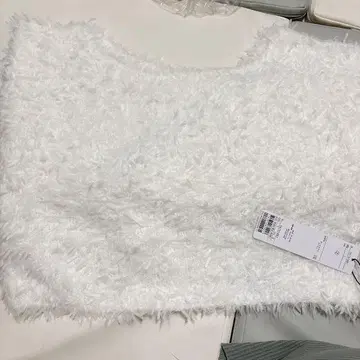 코코딜 화이트 페더 니트 숏 기장