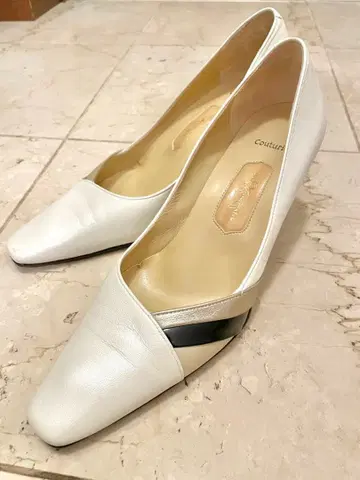 긴자 카네마츠 가죽 펌프스