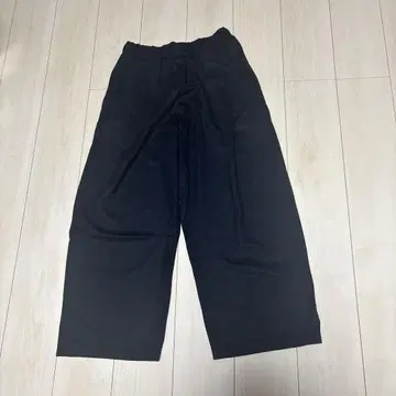 새상품 RILATO 와이드 팬츠 네이비 카프네 cloche