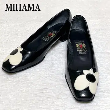 [ 컨디션 최상 ] 미하마 플라워 펌프스 23.5 블랙 에나멜 까멜리아