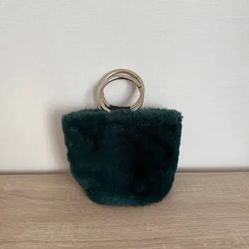 다크 그린 퍼 핸드백